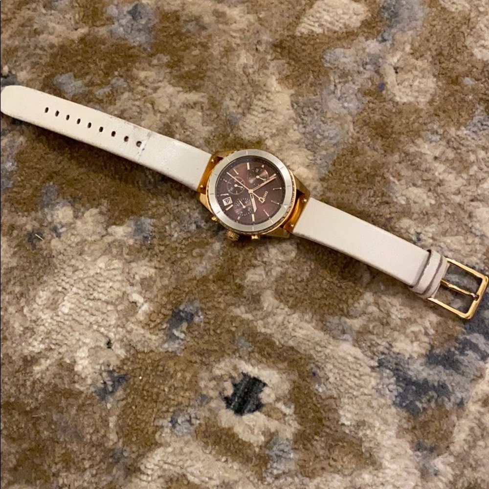 Watch - Picture 2 of 4